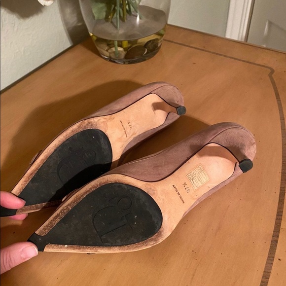 Dior suede pointed toed pumps with CD emblem - Picture 7 of 8